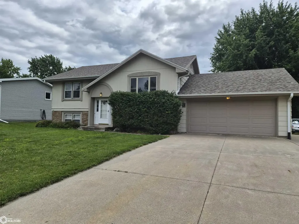 1816 Sunset Street Grinnell IA 50112