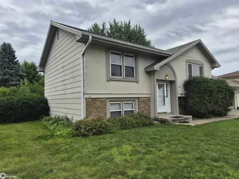 1816 Sunset Street Grinnell IA 50112