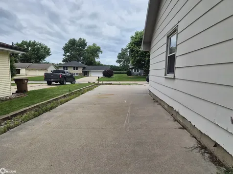 1816 Sunset Street Grinnell IA 50112