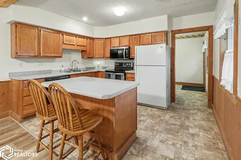 904 6th Avenue E Albia IA 52531