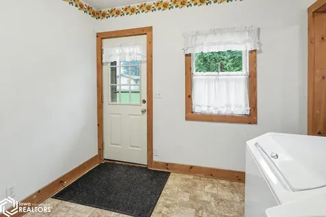 904 6th Avenue E Albia IA 52531