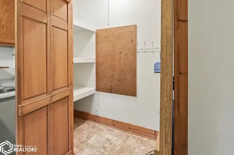 904 6th Avenue E Albia IA 52531