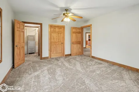 904 6th Avenue E Albia IA 52531