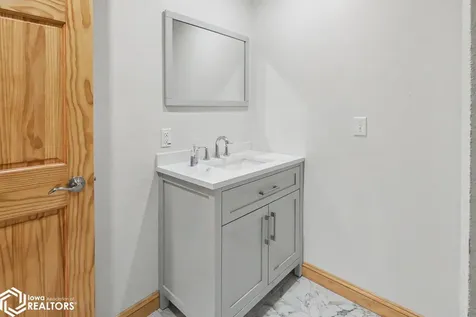 904 6th Avenue E Albia IA 52531