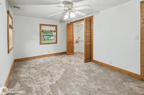 904 6th Avenue E Albia IA 52531