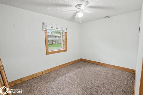904 6th Avenue E Albia IA 52531
