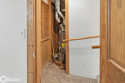 904 6th Avenue E Albia IA 52531