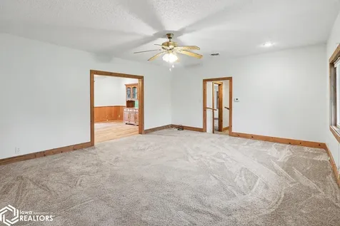 904 6th Avenue E Albia IA 52531