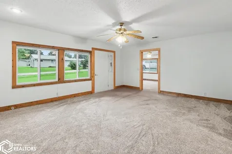 904 6th Avenue E Albia IA 52531
