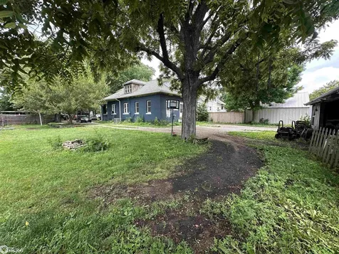 113 Woodrow Street Stockport IA 52651
