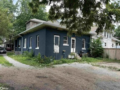 113 Woodrow Street Stockport IA 52651