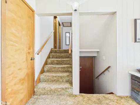 2746 255th Avenue Montrose IA 52639
