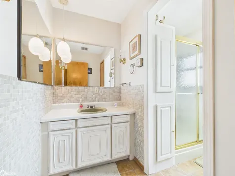 2746 255th Avenue Montrose IA 52639