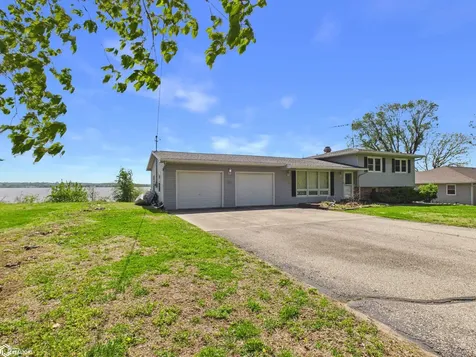 2746 255th Avenue Montrose IA 52639