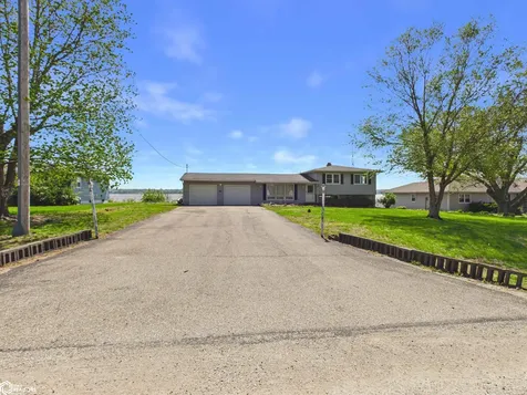 2746 255th Avenue Montrose IA 52639