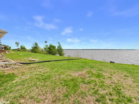 2746 255th Avenue Montrose IA 52639