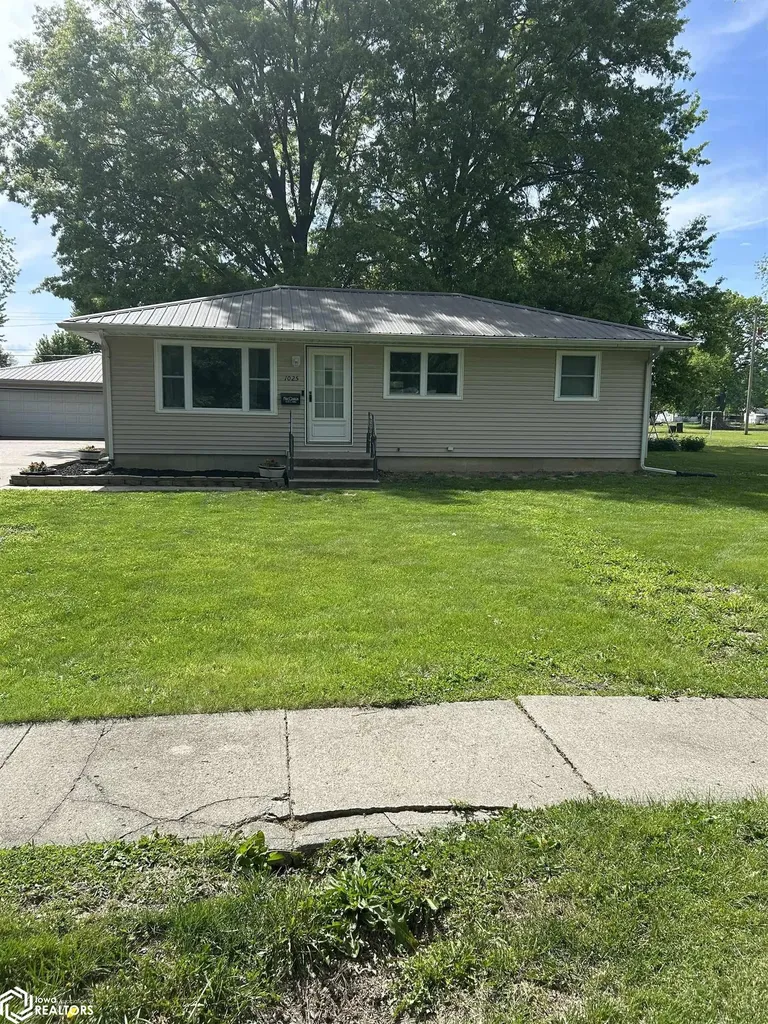 1025 S James Street Ottumwa IA 52501