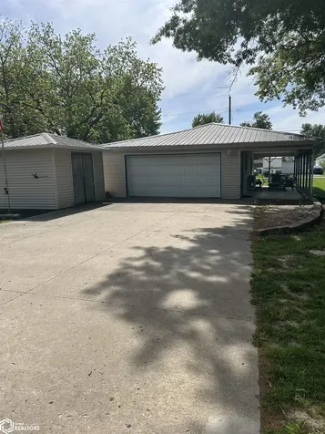 1025 S James Street Ottumwa IA 52501
