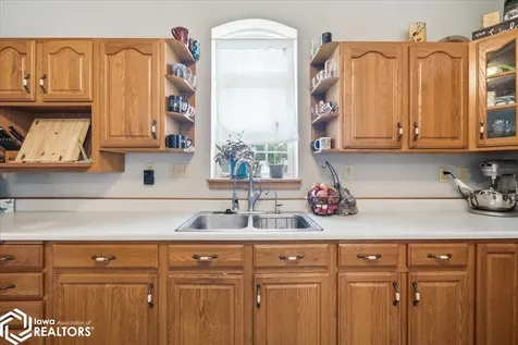 922 3rd Avenue Ackley IA 50601