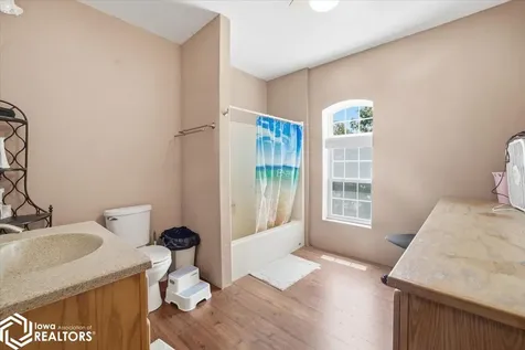 922 3rd Avenue Ackley IA 50601