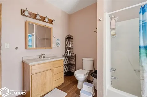 922 3rd Avenue Ackley IA 50601