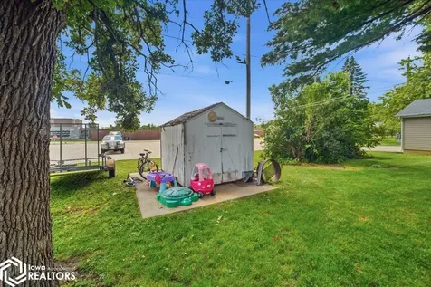 922 3rd Avenue Ackley IA 50601