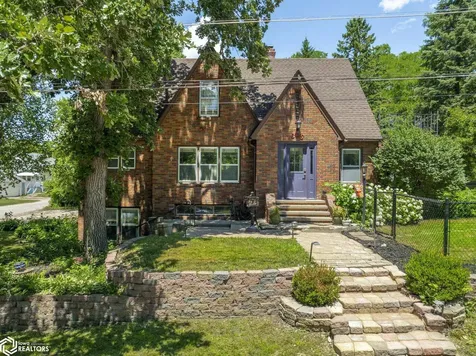 636 2nd Street NE Mason City IA 50401