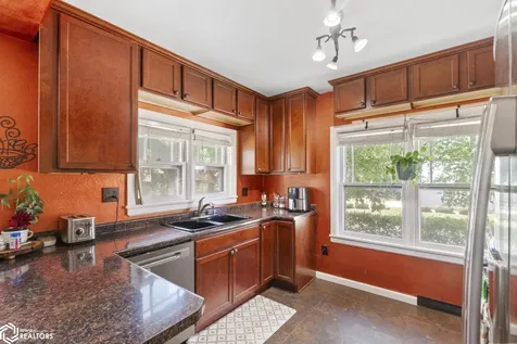 636 2nd Street NE Mason City IA 50401
