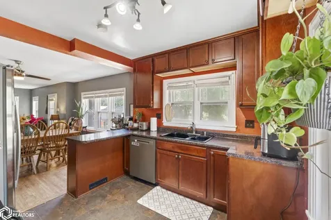 636 2nd Street NE Mason City IA 50401