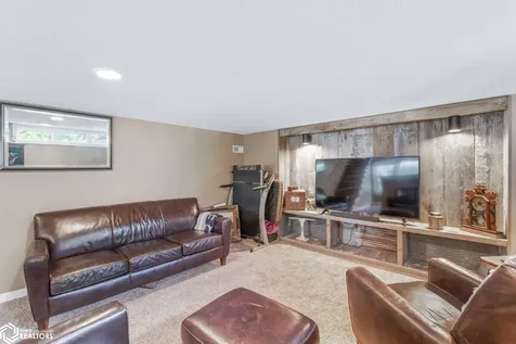 636 2nd Street NE Mason City IA 50401