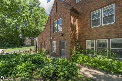 636 2nd Street NE Mason City IA 50401