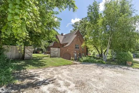 636 2nd Street NE Mason City IA 50401