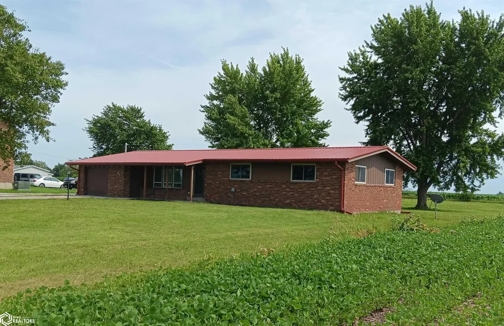 566 W Main Street Fremont IA 52561