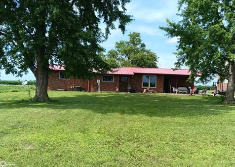 566 W Main Street Fremont IA 52561