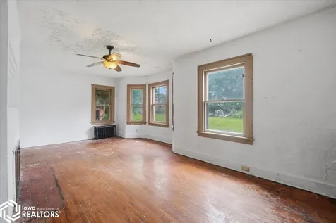1501 11th Street Eldora IA 50627