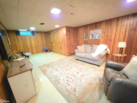 616 S Indiana Mason City IA 50401