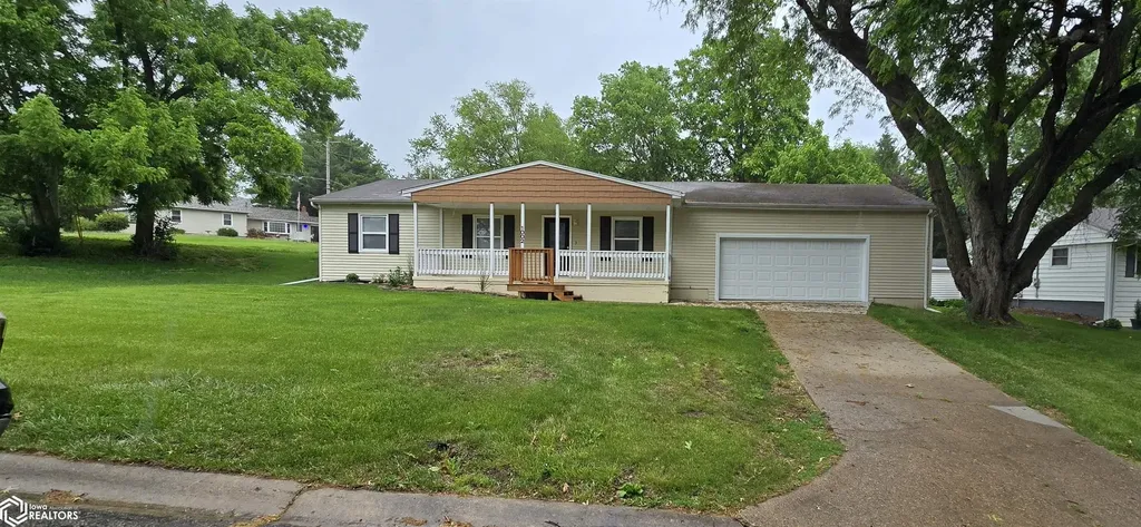 1002 Maywood Drive Oskaloosa IA 52577