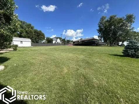 609 W 12th Street Tama IA 52339