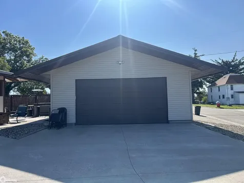 609 W 12th Street Tama IA 52339