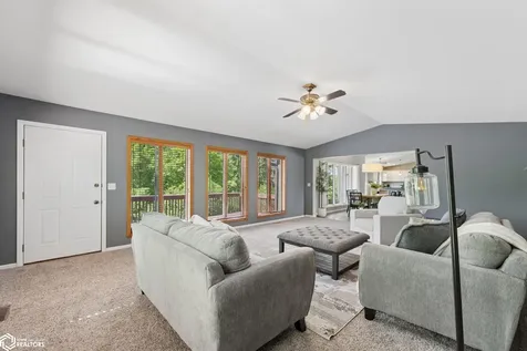 7 Woodbine Road Mason City IA 50401