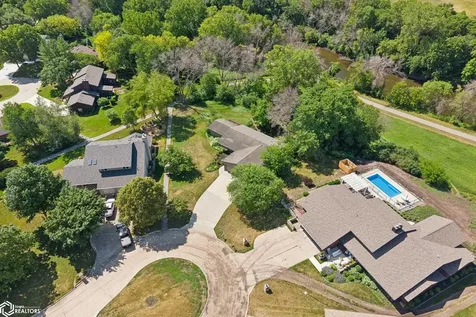 7 Woodbine Road Mason City IA 50401