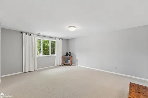 7 Woodbine Road Mason City IA 50401