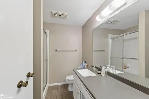 7 Woodbine Road Mason City IA 50401