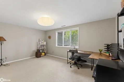 7 Woodbine Road Mason City IA 50401
