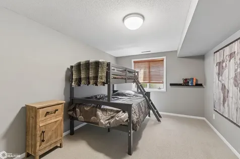 7 Woodbine Road Mason City IA 50401
