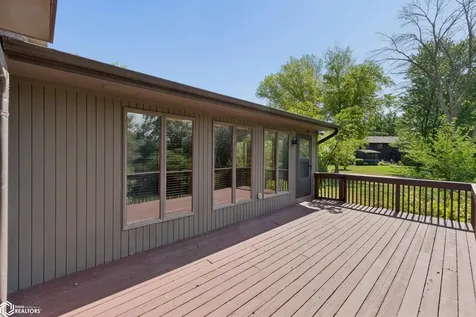 7 Woodbine Road Mason City IA 50401