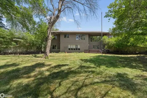 7 Woodbine Road Mason City IA 50401
