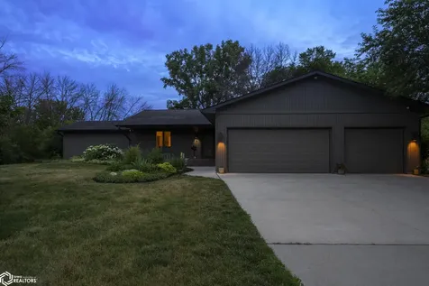 7 Woodbine Road Mason City IA 50401
