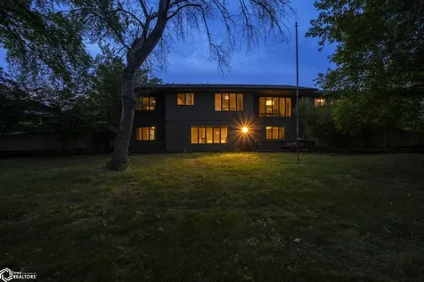 7 Woodbine Road Mason City IA 50401