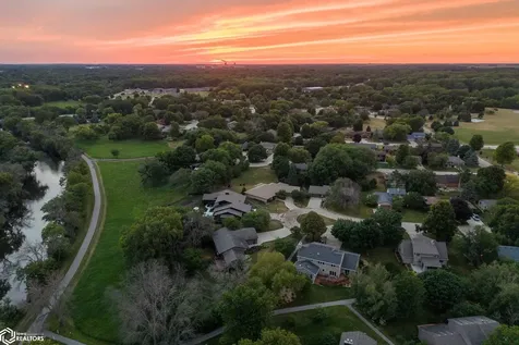 7 Woodbine Road Mason City IA 50401